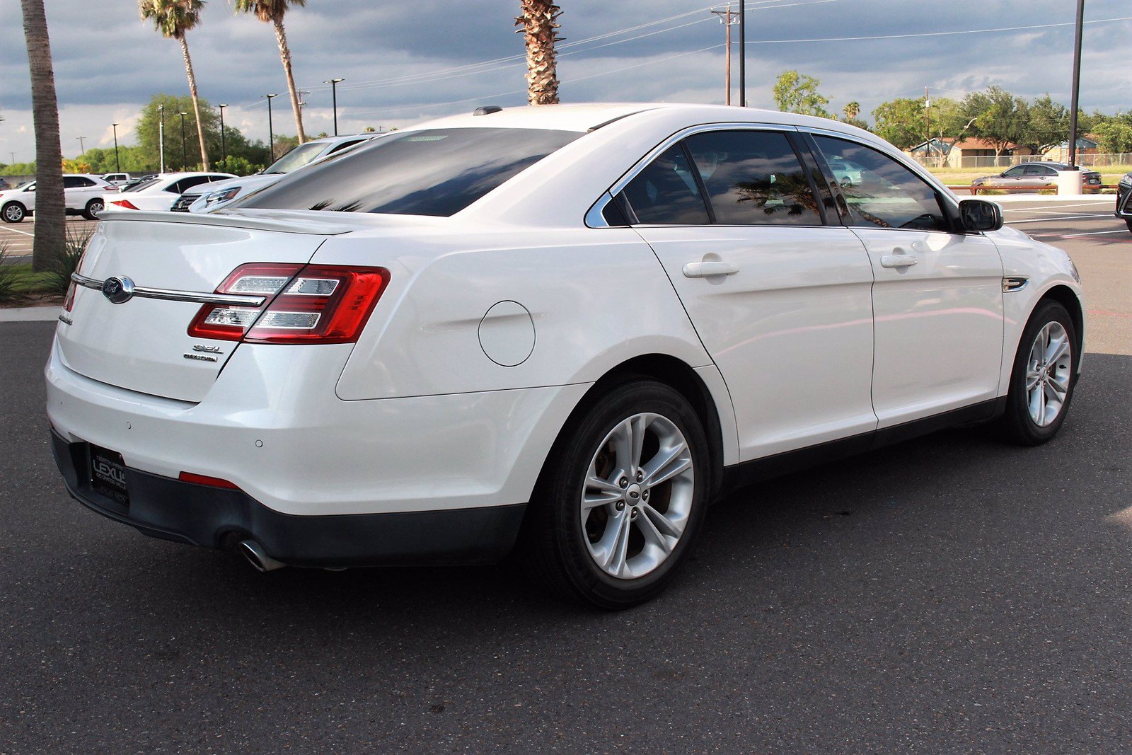 Pre-Owned 2015 Ford Taurus 4dr Sdn SEL FWD