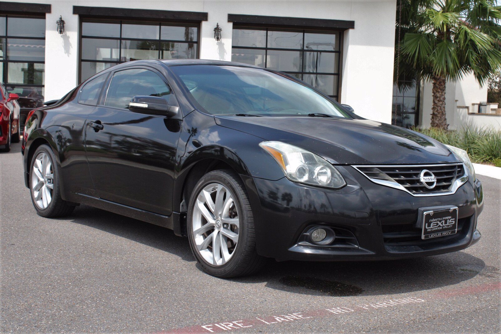 Pre-Owned 2011 Nissan Altima 2dr Cpe V6 CVT 3.5 SR