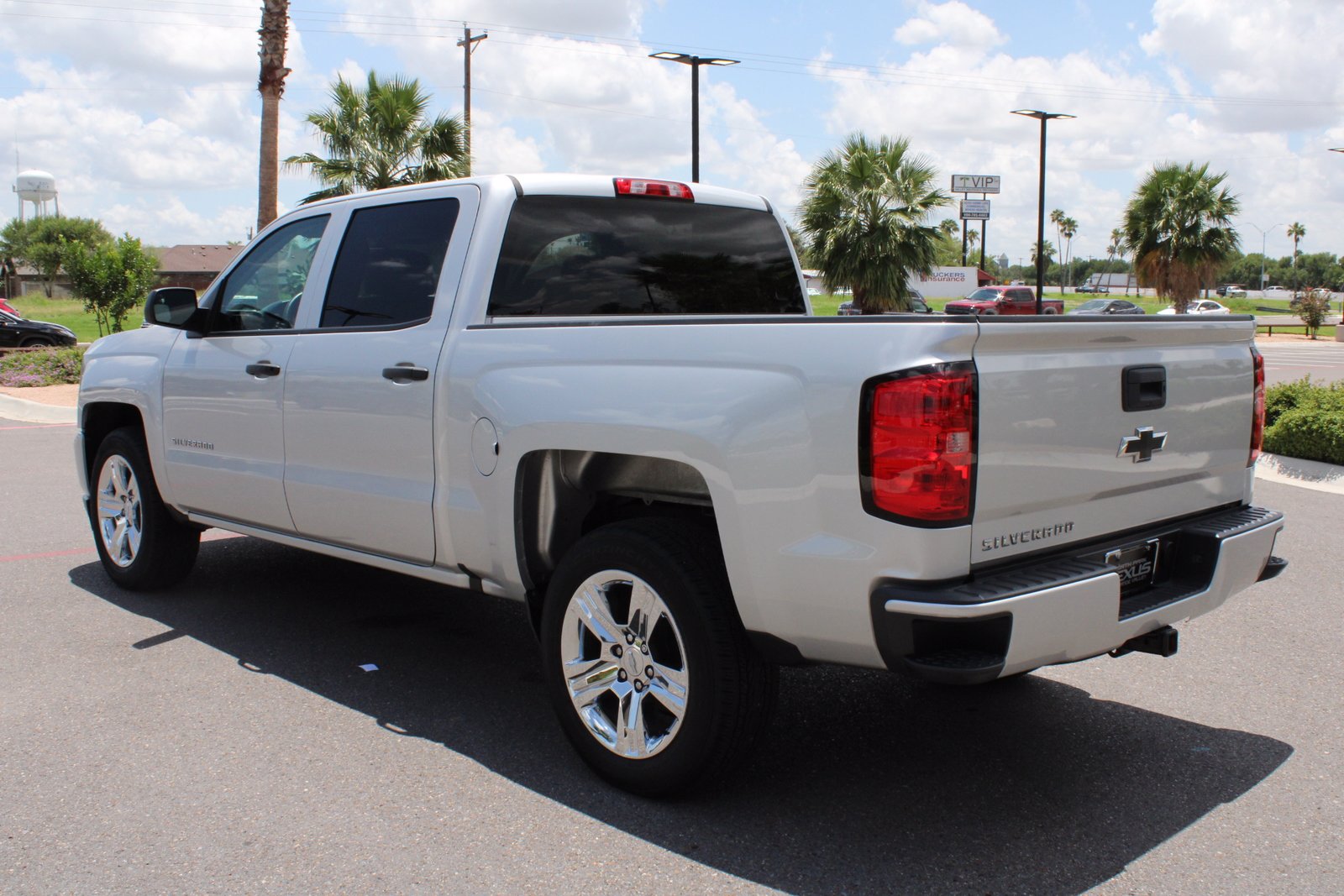 Pre-Owned 2018 Chevrolet Silverado 1500 2WD Crew Cab 143.5 Custom