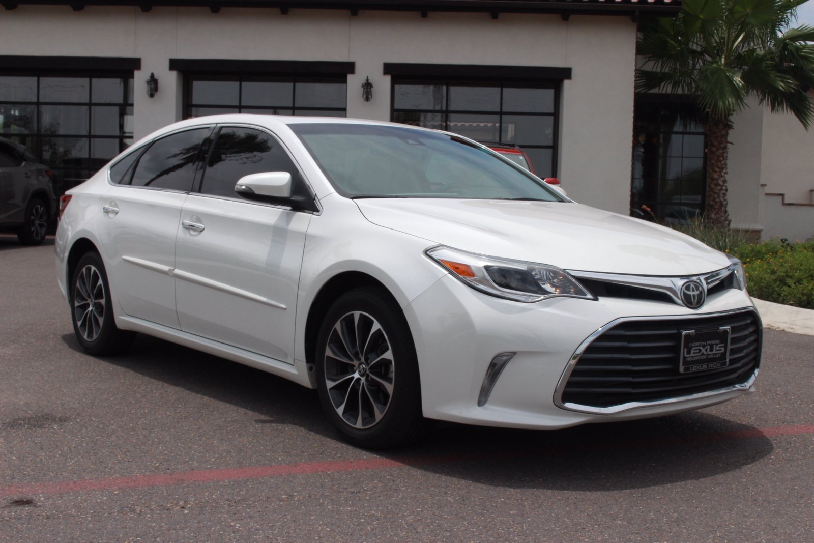 Pre-Owned 2017 Toyota Avalon XLE Premium