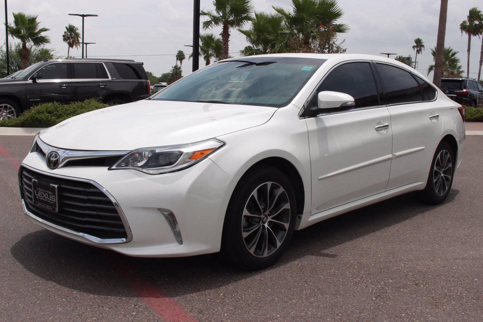 Pre-Owned 2017 Toyota Avalon XLE Premium