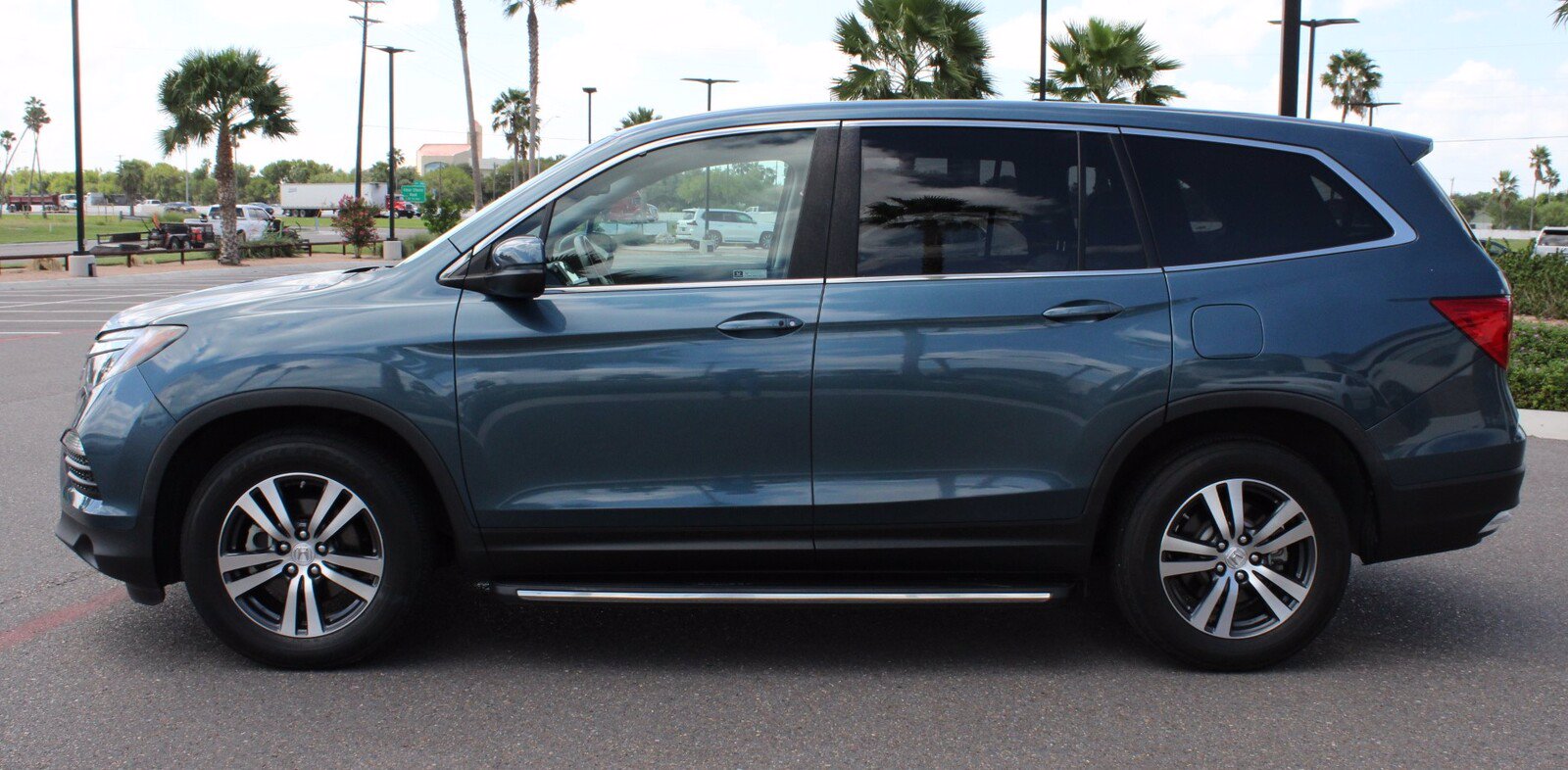 Pre-Owned 2017 Honda Pilot EX-L w/RES 2WD